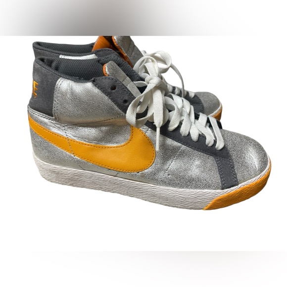 Nike Women's SB Blazer Metallic Silver and Orange Independent Trucks Com… - Picture 9 of 16